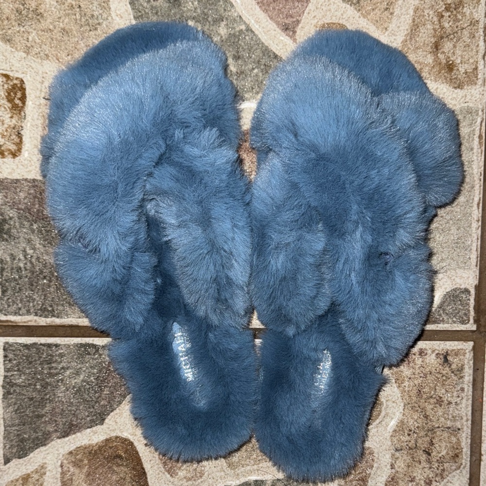 NWOT Michael Kors Fluffy Blue Women's Slippers